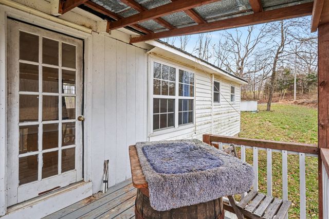 1323 Old Stage Rd, Charlotte, TN 37036