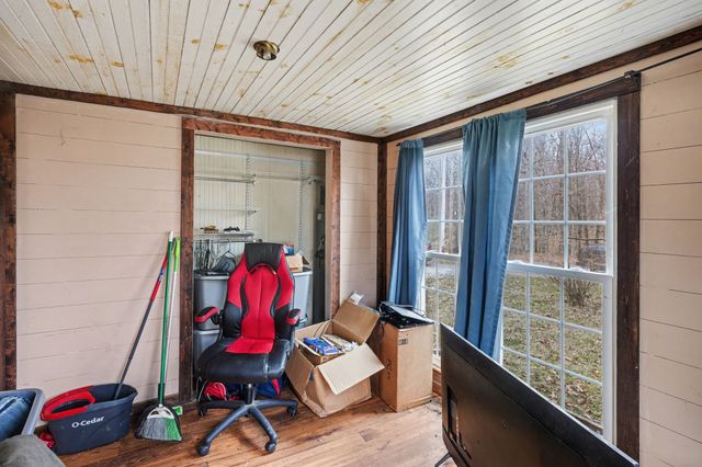 1323 Old Stage Rd, Charlotte, TN 37036