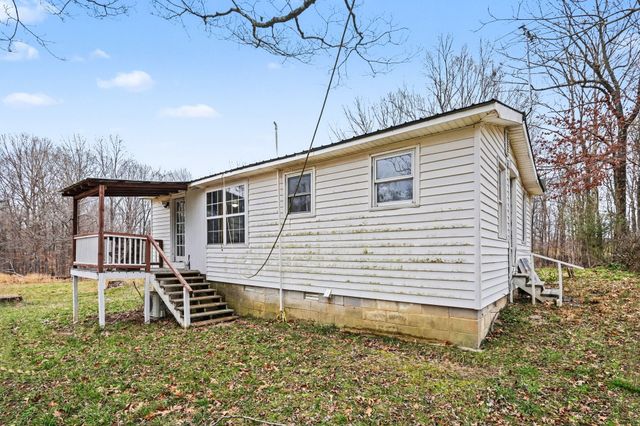 1323 Old Stage Rd, Charlotte, TN 37036