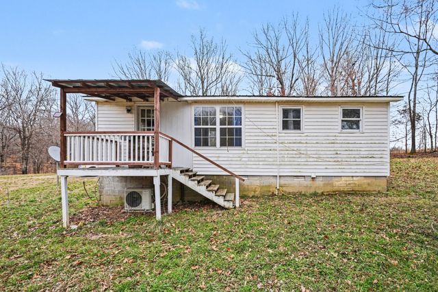 1323 Old Stage Rd, Charlotte, TN 37036