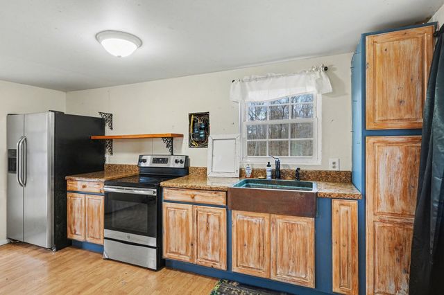 1323 Old Stage Rd, Charlotte, TN 37036