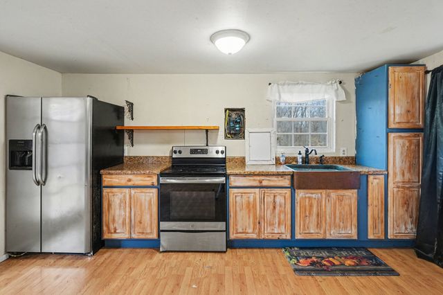 1323 Old Stage Rd, Charlotte, TN 37036