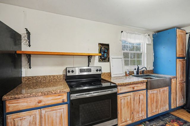 1323 Old Stage Rd, Charlotte, TN 37036