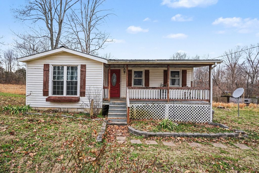 1323 Old Stage Rd, Charlotte, TN 37036