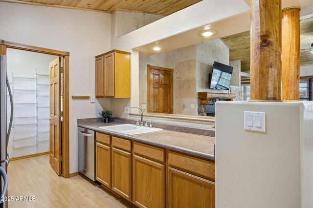 2677 PALOMINO Trail, Overgaard, AZ 85933