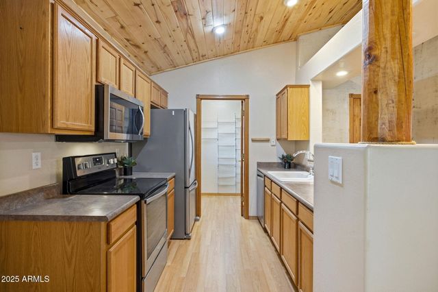 2677 PALOMINO Trail, Overgaard, AZ 85933