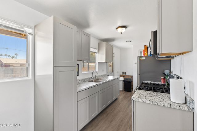 211 W BRINKER Drive, Avondale, AZ 85323