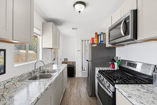211 W BRINKER Drive, Avondale, AZ 85323