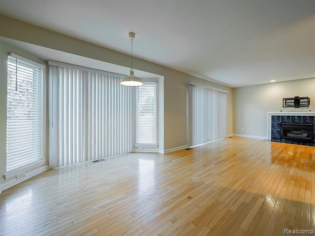 3140 Mulberry Court, Wixom, MI 48393