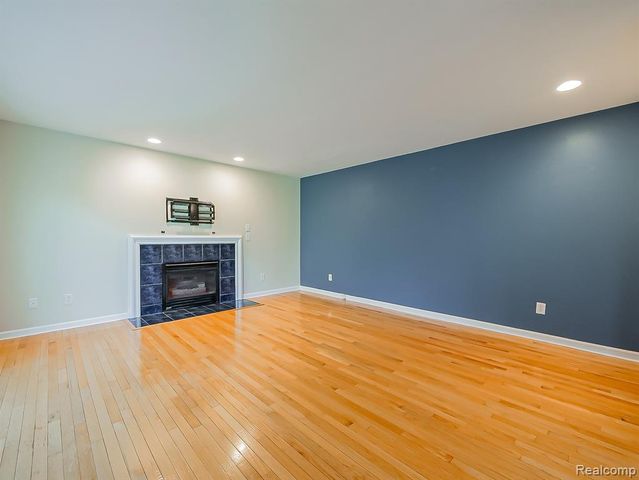 3140 Mulberry Court, Wixom, MI 48393