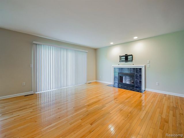 3140 Mulberry Court, Wixom, MI 48393