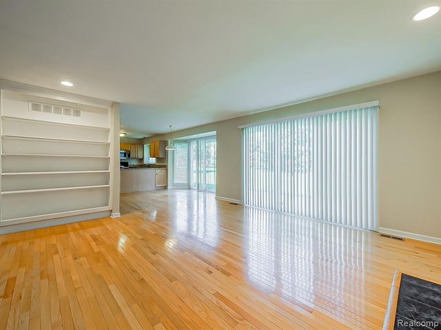 3140 Mulberry Court, Wixom, MI 48393
