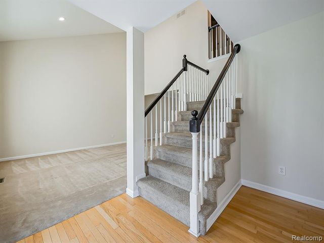 3140 Mulberry Court, Wixom, MI 48393