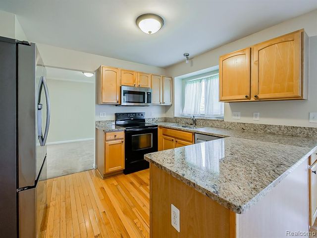 3140 Mulberry Court, Wixom, MI 48393