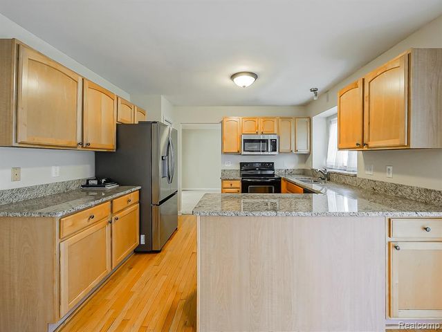 3140 Mulberry Court, Wixom, MI 48393