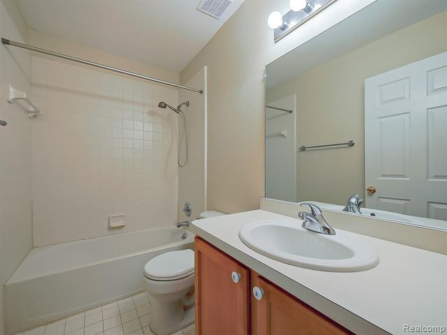 3140 Mulberry Court, Wixom, MI 48393