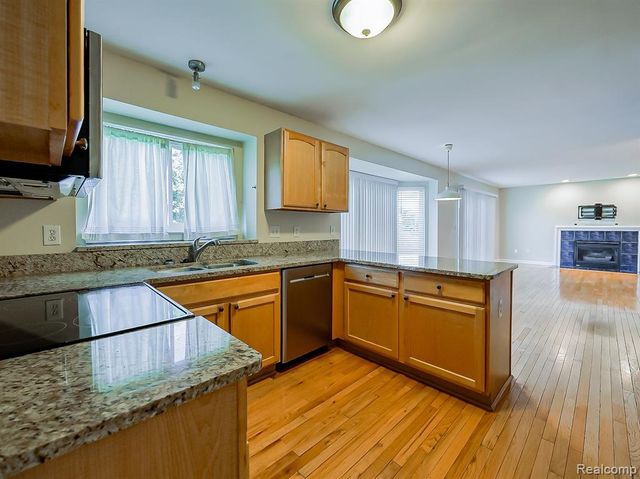 3140 Mulberry Court, Wixom, MI 48393