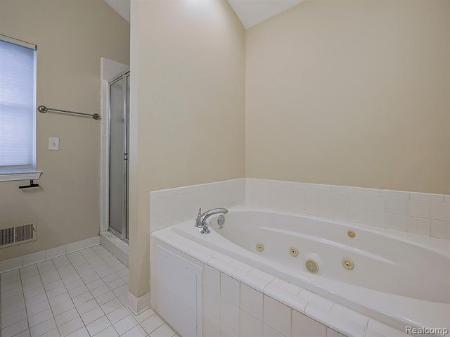 3140 Mulberry Court, Wixom, MI 48393