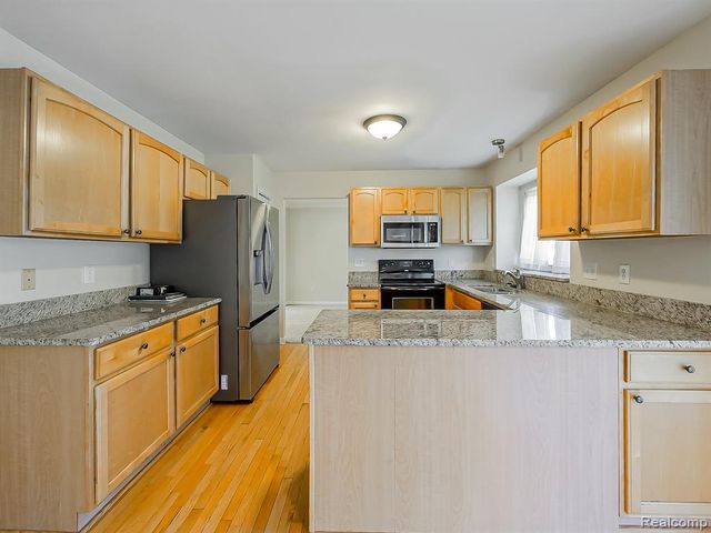 3140 Mulberry Court, Wixom, MI 48393