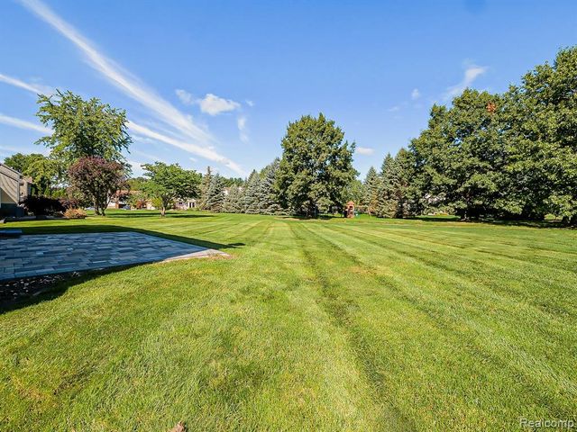 3140 Mulberry Court, Wixom, MI 48393