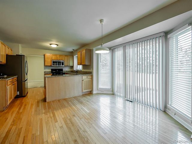 3140 Mulberry Court, Wixom, MI 48393