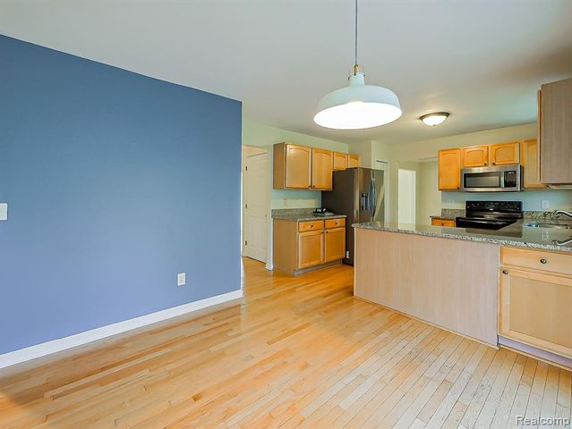 3140 Mulberry Court, Wixom, MI 48393