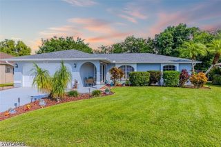 124 Versailles CIR, Naples, FL 34112