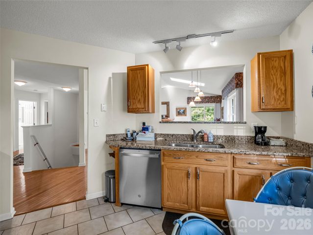 311 Ewarts Hill Road, Hendersonville, NC 28739