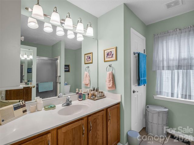 311 Ewarts Hill Road, Hendersonville, NC 28739