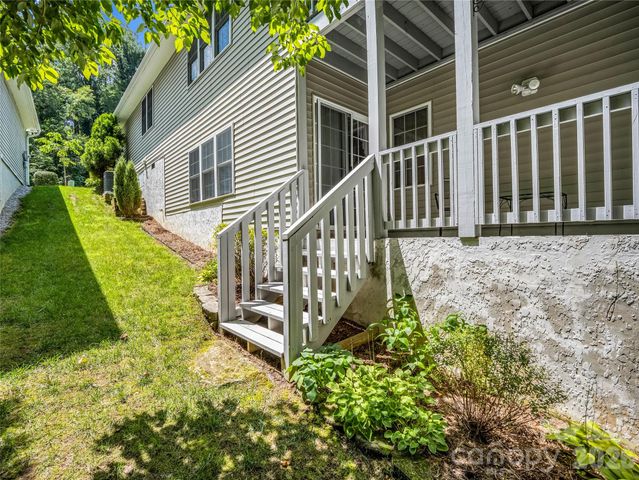 311 Ewarts Hill Road, Hendersonville, NC 28739