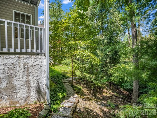 311 Ewarts Hill Road, Hendersonville, NC 28739