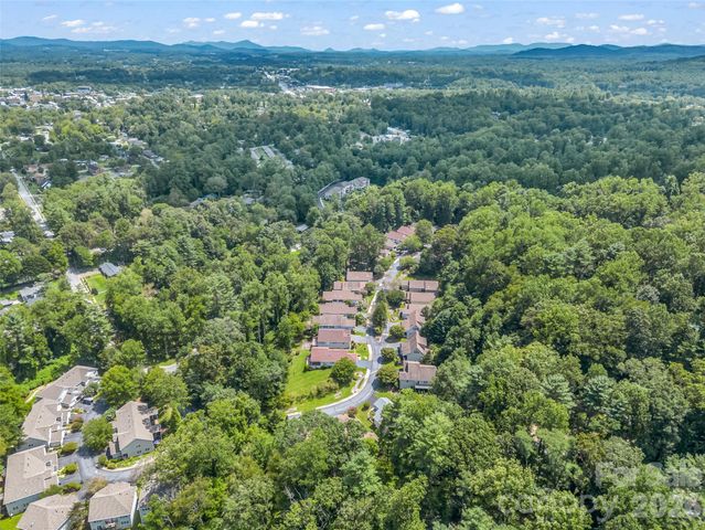 311 Ewarts Hill Road, Hendersonville, NC 28739