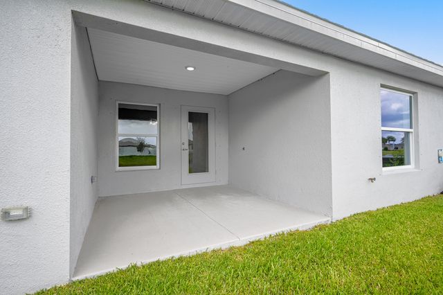 8646 Giovanni Avenue, Fort Pierce, FL 34951