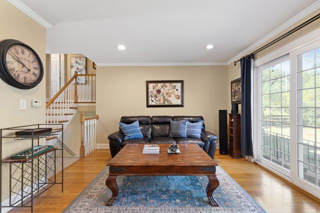 956 Brookside Lane, Deerfield, IL 60015