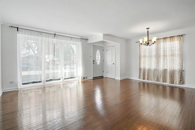 5222 Wright Terrace, Skokie, IL 60077
