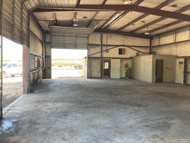 2605 19th, Hondo, TX 78861