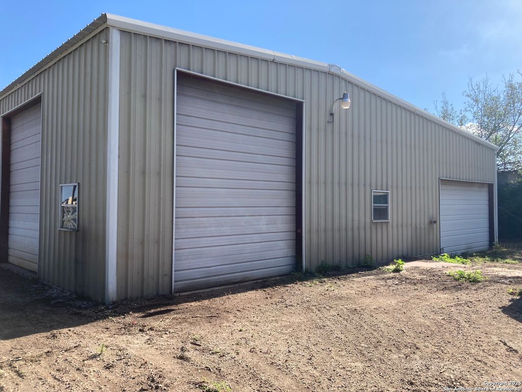 2605 19th, Hondo, TX 78861