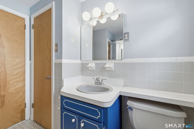 1864 Asylum Avenue, West Hartford, CT 06107