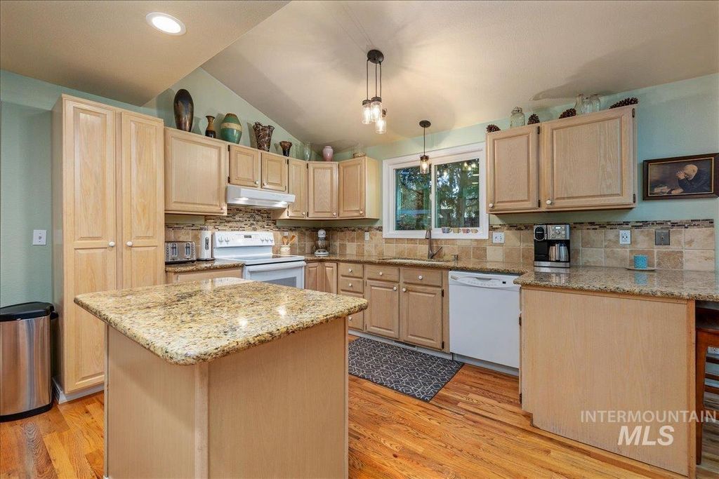 2887 S Snowflake Dr, Boise, ID 83706 photo 2