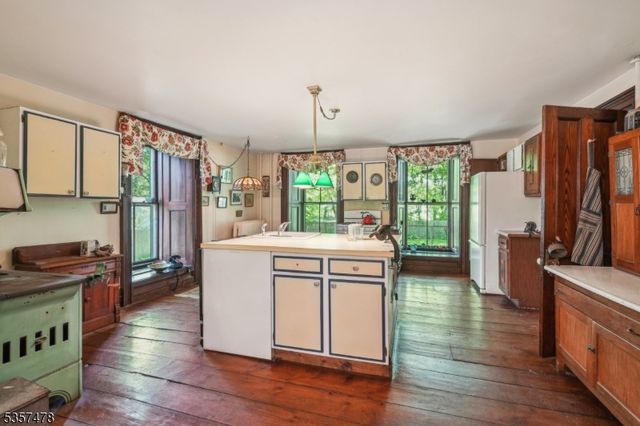 19 E Mill Rd, Washington Twp., NJ 07853