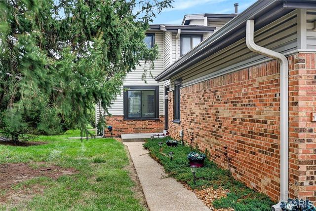 11500 Northbrook Way, St Louis, MO 63146