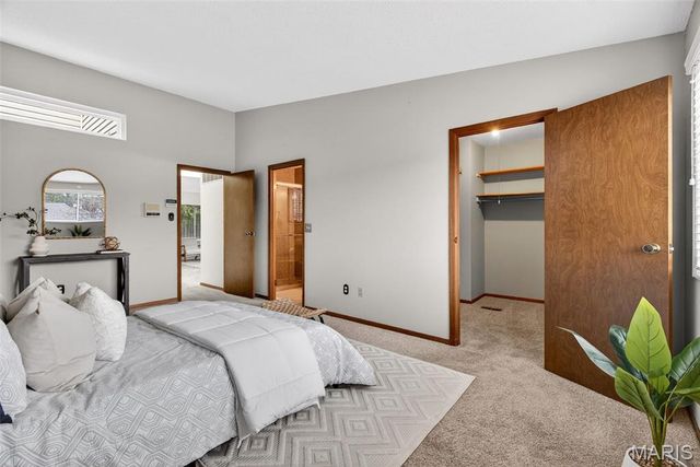 11500 Northbrook Way, St Louis, MO 63146