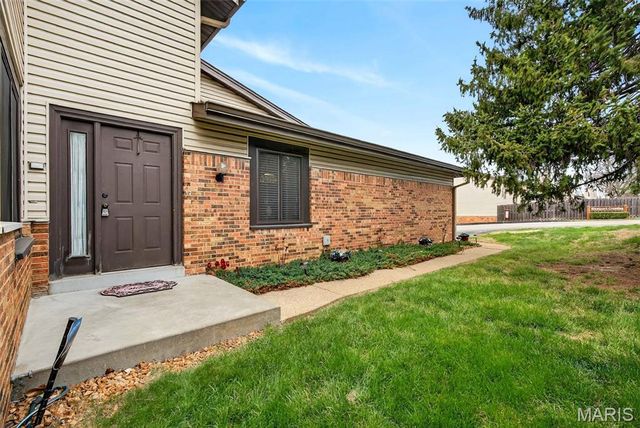 11500 Northbrook Way, St Louis, MO 63146