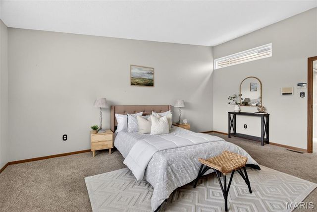 11500 Northbrook Way, St Louis, MO 63146
