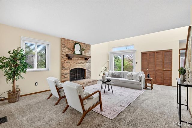 11500 Northbrook Way, St Louis, MO 63146