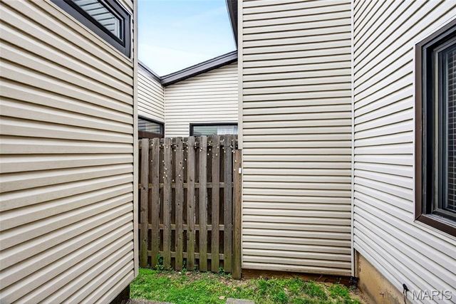 11500 Northbrook Way, St Louis, MO 63146