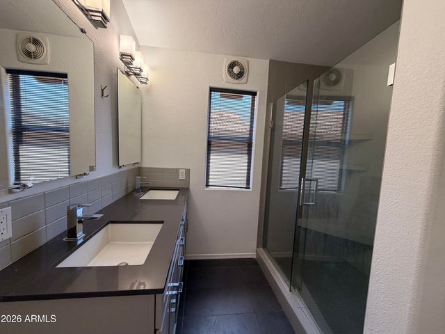 2240 E RUBY Lane, Phoenix, AZ 85024