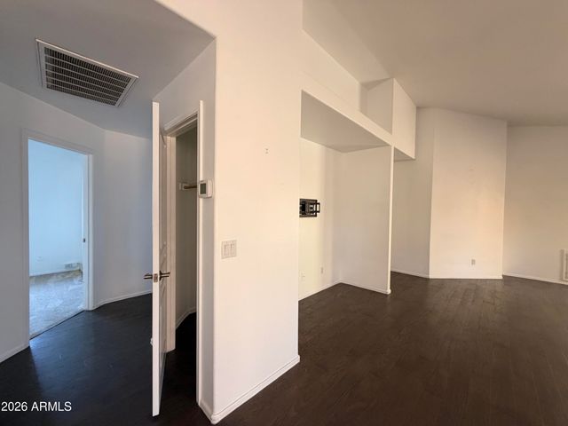 2240 E RUBY Lane, Phoenix, AZ 85024