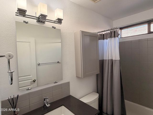 2240 E RUBY Lane, Phoenix, AZ 85024