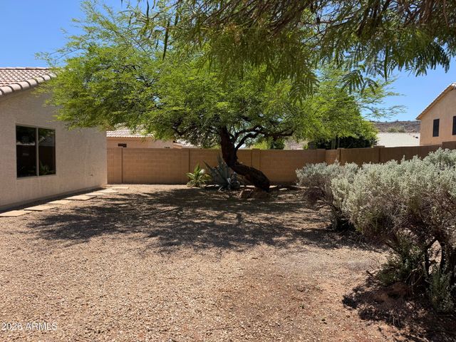 2240 E RUBY Lane, Phoenix, AZ 85024